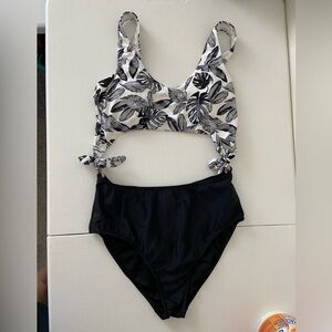 EUC | Island Soul women’s‎ one piece cutout swimsuit — large